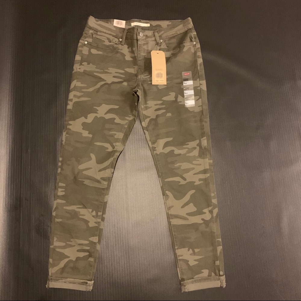 Levi Skinny Ankle Jean